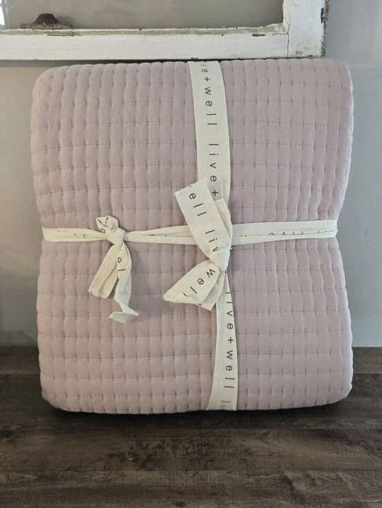 NWT Live + Well Logan Queen Size Quilt 90x90