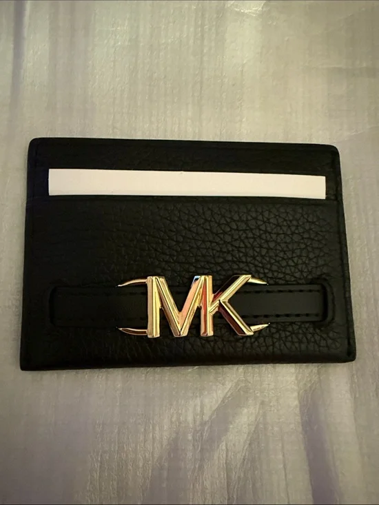 🛍 NWT 🛍 Michael Kors Black Leather Card Case with Gold MK Accent