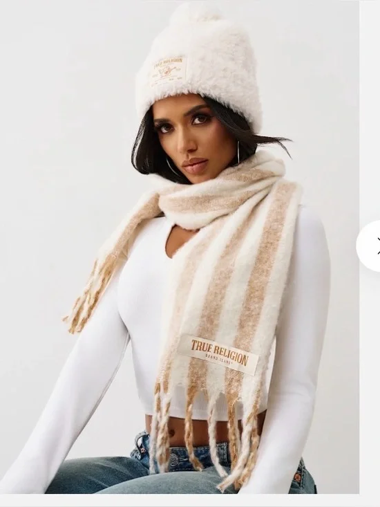 Women’s True Religion world tour logo beanie and scarf set
