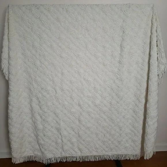 VTG Chenille Queen Size Bedspread White 100x88