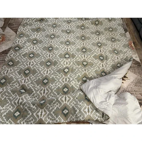 J. Queen New York Blanket King Size with Pillow Shams Set