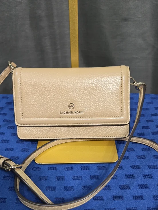 Michael Kors Pebbled Leather Jet Set Crossbody in Beige