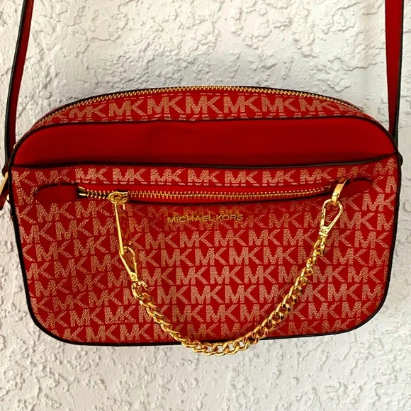 Michael Kors crossbody purse with removable chain lots of pockets
