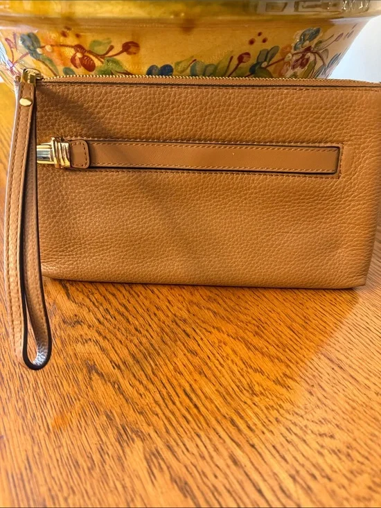 Michael Kors Jet Set Travel series  wristlet/clutch