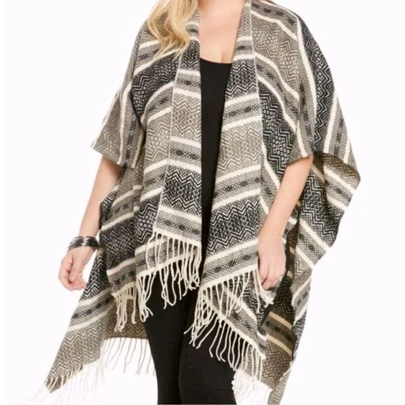 Torrid Ruana Wrap Geometric Print Azrec Western Fringe Cape Sz O/S