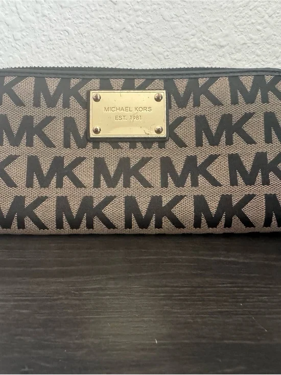 Michael Kors Monogram Zip Wallet in Tan and Black with Gold Plaqueu