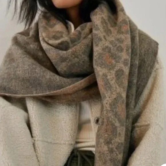 Anthropologie Clara Cozy Square Scarf