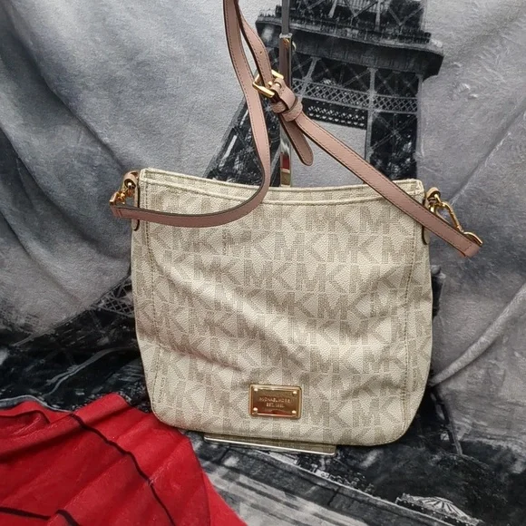 Michael kors crossbody