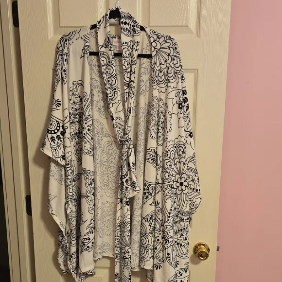 LuLaRoe‎ Black and White Patterned Cardigan