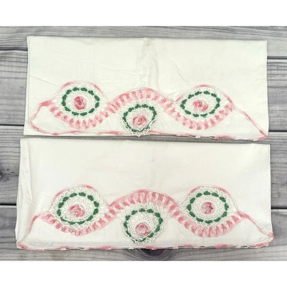PAIR OF VINTAGE EMBROIDERED PILLOWCASES - 33