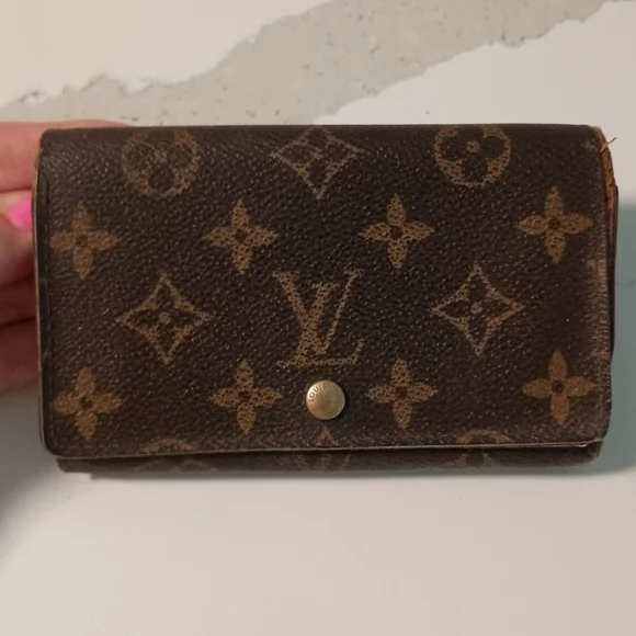 Louis Vuitton Tresor L-shaped zipper compact wallet Monogram