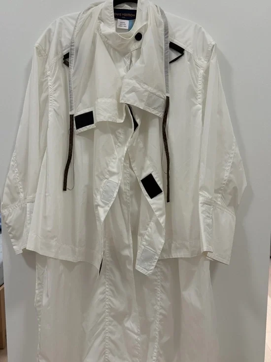 Authentic Louis Vuitton Sample White Lightweight Trench Coat with Contrast Tabs