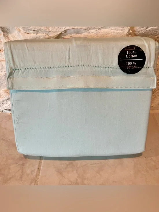 NWOT kate spade king sized 100% cotton sateen sheet set in powder blue