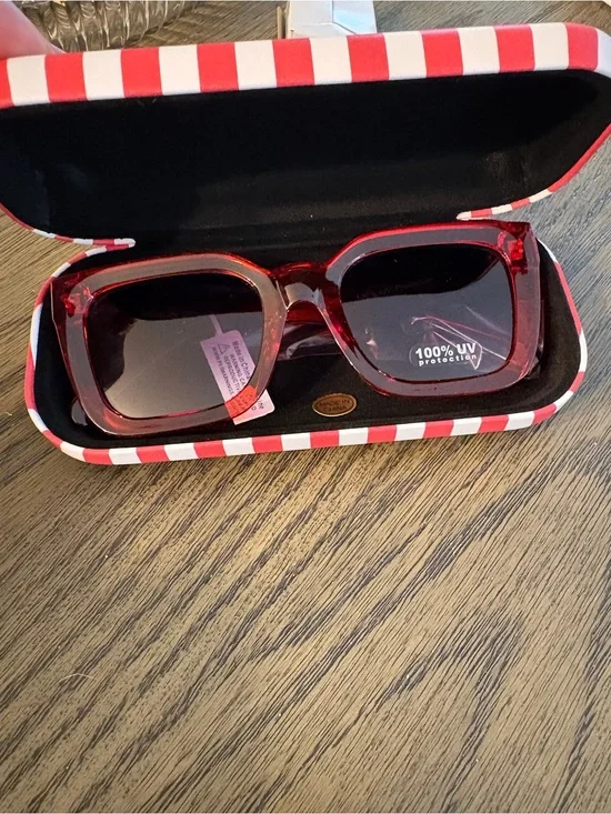 Maurices Red Square Sunglasses with case NEW