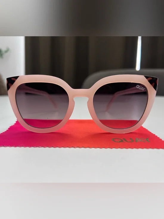 Quay Australia Noosa Pink Cat Eye Round Frame Sunglasses, Tortoiseshell Tips