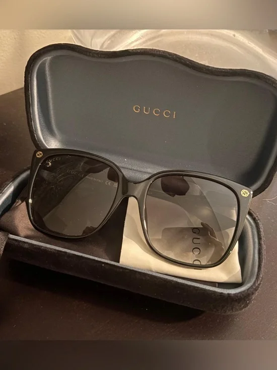 New Gucci Black Square Oversized Sunglasses (model GG0022S)