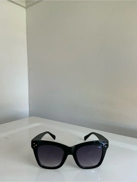 Oversized Black Square Women's Sunglasses with Gradient Lenses