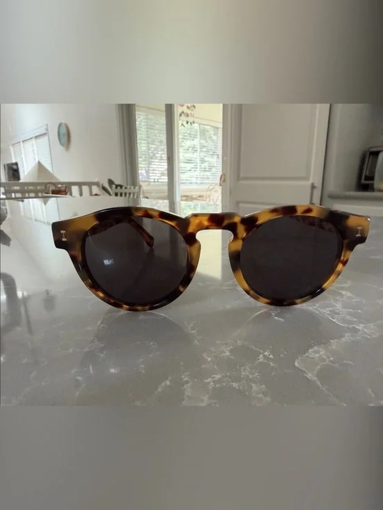 Illesteva Leonard Sunglasses in Tortoise