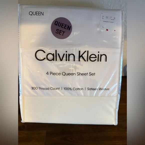 NEW Calvin Klein Sheet Set White Queen Size 300‎ Count Satin Weave 4 Piece Set