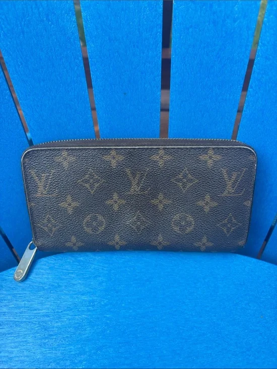LV Monogram Zippy wallet