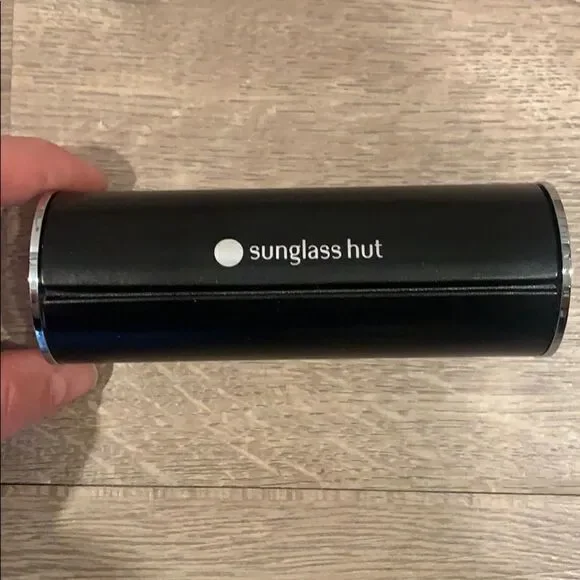 🎉1 hr sale 🎉Sunglasses hut box/cloth