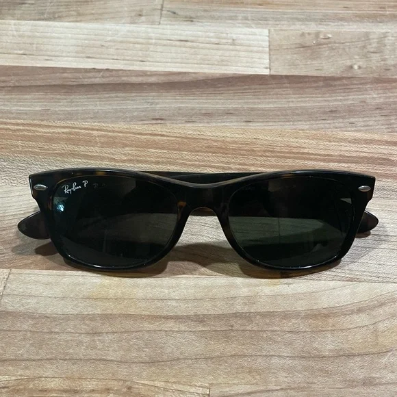 Ray-Ban Tortoiseshell Wayfarer Sunglasses with Dark Green Lenses (SEE DETAILS)