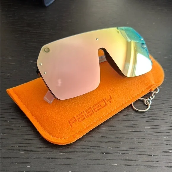 Feisedy Women’s Pink Tinted Mirrored Sunglasses and Orange Case