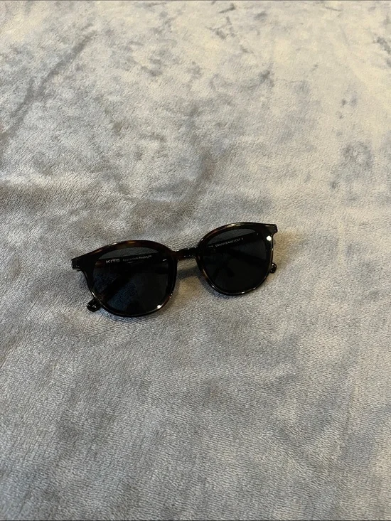 Black Round Sunglasses for Women - Classic Sun Protection