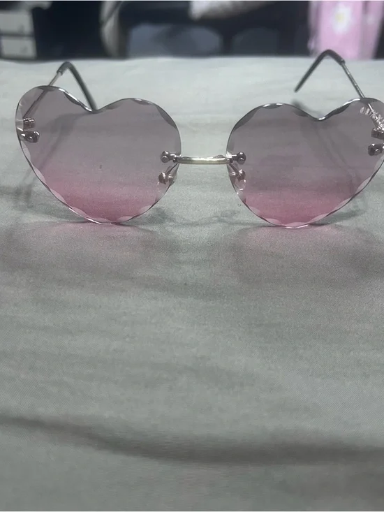 Pink Heart-Shaped Rimless Sunglasses