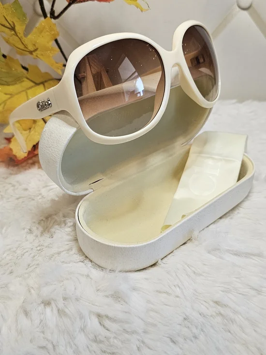 Chloe White Oversized Round Sunglasses with Brown Gradient Lenses