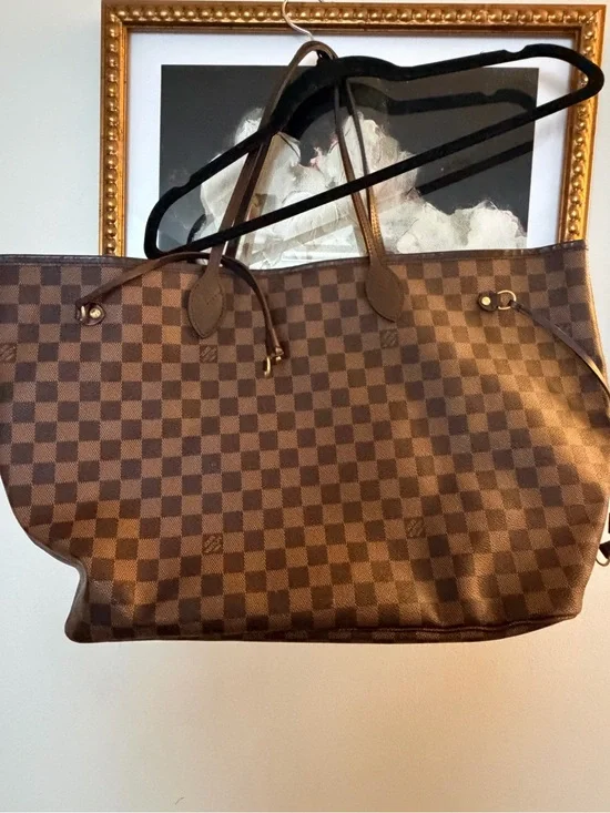 Large Louis Vuitton Damier Never full