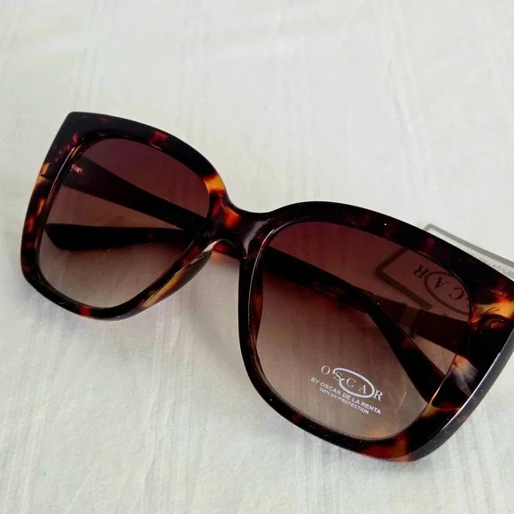 Oscar de la Renta Oversized Tortoise Square Sunglasses Gradient Brown Lenses