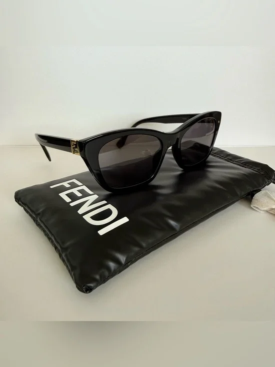 NEW!!! Fendi women sunglasses FE40205I 01A Authentic