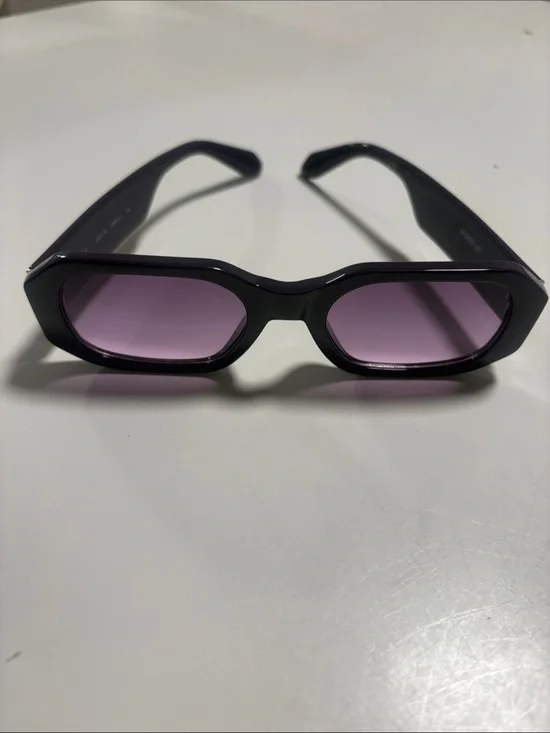 QUAY Hyped Up Sunglasses - Amethyst/Dark Amethyst
