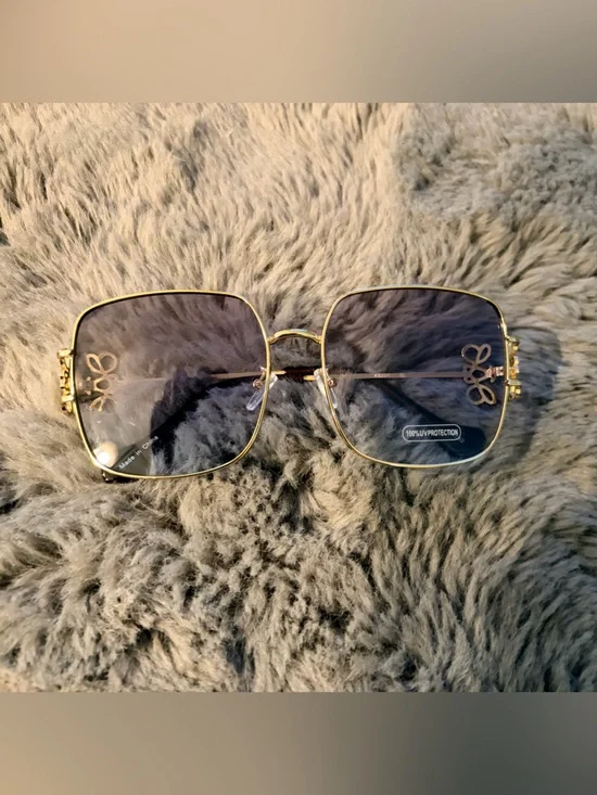 SEND OFFER !!  Gold Filigree Round Sunglasses