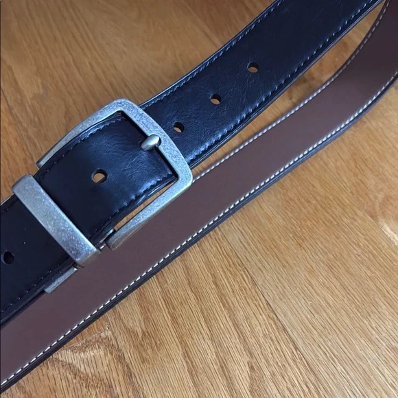 ☀️3/$15 Men's Reversible Black / Brown Belt Small (30-32)