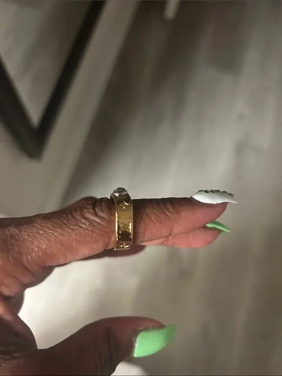 LV Two Tone semi square ring!!🥳🥳❌❌