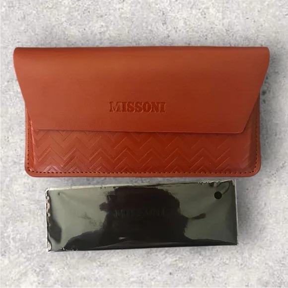 Missoni sunglasses/ eyeglass case with magnetic closure