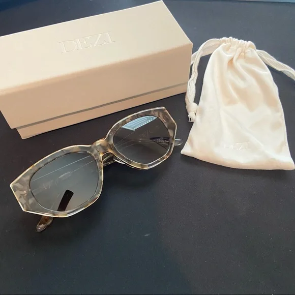 DEZI Charge It Sunglasses - Alluded Nude / Smoke Gradient (worn once)