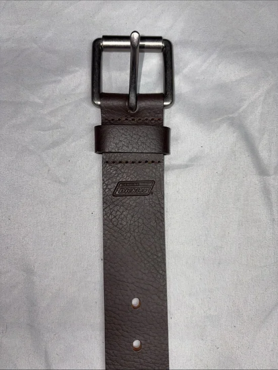 Dickies Brown Leather Men’s Belt with Metal Buckle