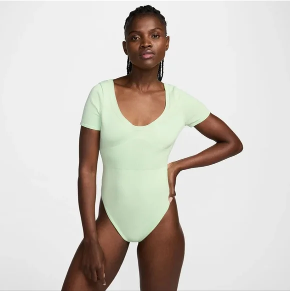Nike Nsw Chill Knit Ss Bodysuit In Green Size Small