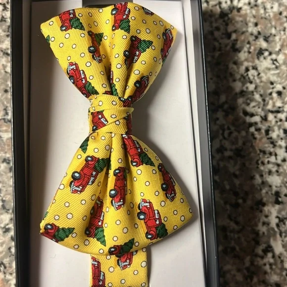 Vineyard Vines Holiday Santa Truck Tree Preppy Kids Yellow Bow Tie New Gift Box
