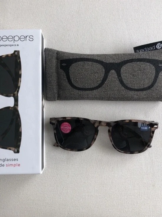 New in‎ Box Gray Tortoise Peepers Simply Sunglasses with case