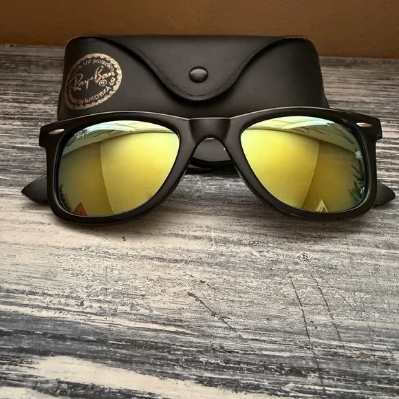 Ray-Ban sunglasses‎ and case