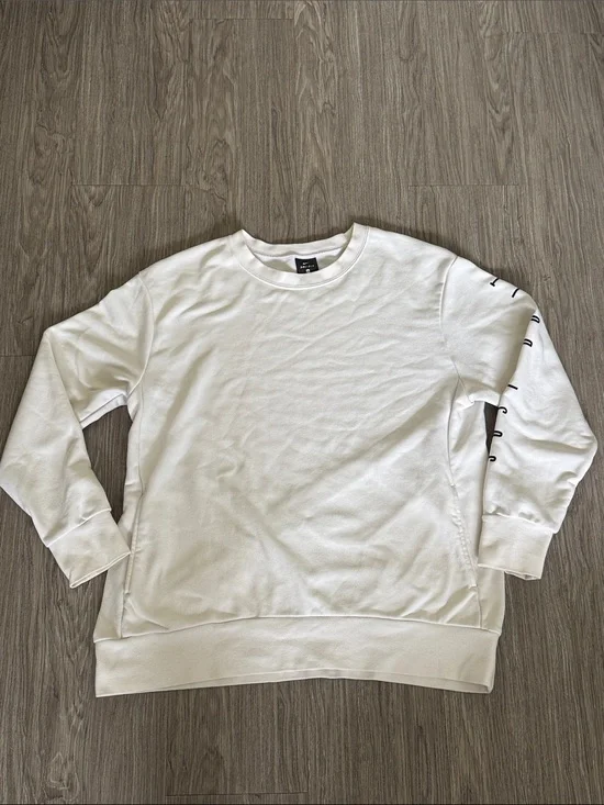 Nike Dri-Fit Sweatshirt Medium White “Just Do It” on Arm & Swoosh On Back