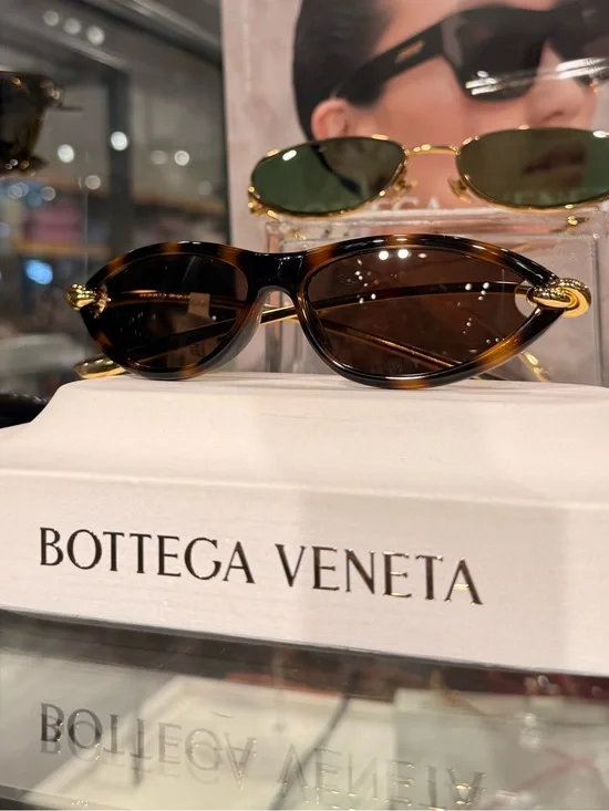 ISO bottega Veneta Tortoiseshell Oval Sunglasses with Gold Accents - Brown