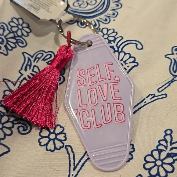 ❤️10/$13 New self love club keychain