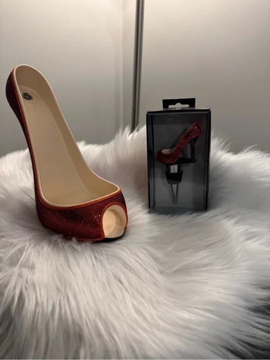 Red High Heel Shoe Bottle Stopper - Reusable Novelty Wine Cork, 1 Pack