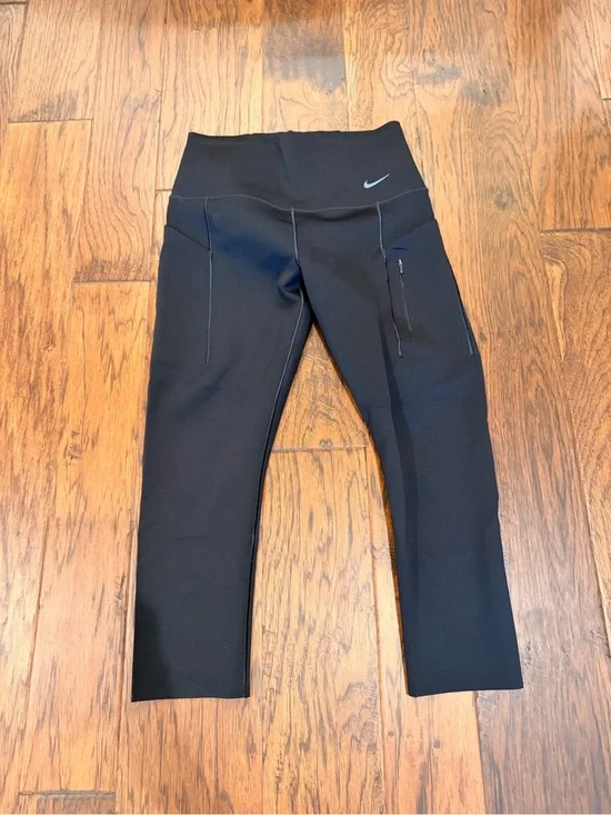 Nike Black Active Crop Leggings with Zip Pocket