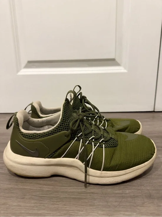 Nike women’s Olive Green Athletic Sneakers